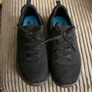 Skechers girl shoes never worn size 11.5